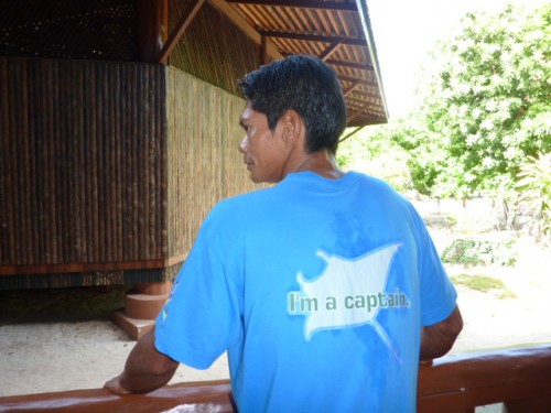 * T-shirt in back " I'm a captain."