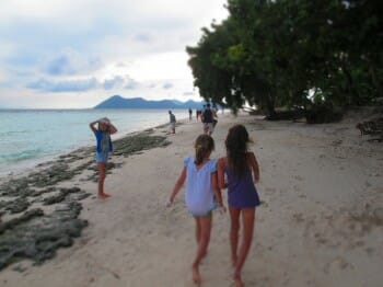 Everyone making their way to the turtle release site where we will be cleaning today